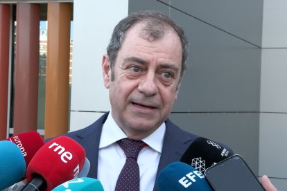 El abogado de Manos Limpias, José María Bueno, a su llegada a los juzgados de badajoz.