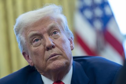 April 9, 2025, Washington, District Of Columbia, USA: United States President Donald J Trump makes remarks to the press pool after signing a series of Executive Orders  in the Oval Office of the White House in Washington, DC, US, on Wednesday, April 9, 2025

Europa Press/Contacto/Chris Kleponis - Pool via CN
09/4/2025