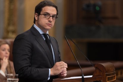 (Foto de ARCHIVO)
El diputado de VOX José María Figaredo interviene durante una sesión plenaria en el Congreso de los Diputados, a 9 de abril de 2025, en Madrid (España). El Gobierno afronta hoy en el Congreso una ofensiva parlamentaria tanto de los partidos de la oposición, PP y Vox, como algunos de los socios del Ejecutivo, Junts, PNV y Podemos, por los efectos de los aranceles anunciados por el presidente norteamericano; las polémicas palabras de la vicepresidenta primera y ministra de Hacienda sobre la presunción de inocencia tras la sentencia del futbolista Dani Alves y los impuestos del Ejecutivo.

Eduardo Parra / Europa Press
09 ABRIL 2025;SESIÓN DE CONTROL;GOBIERNO;CONGRESO
09/4/2025