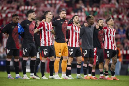 Los jugadores del Athletic celebran en San Mamés.
