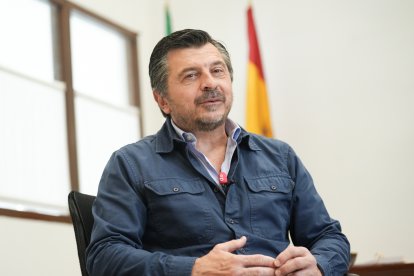 El portavoz del PP-A en el Parlamento andaluz, Toni Martín, durante la entrevista.