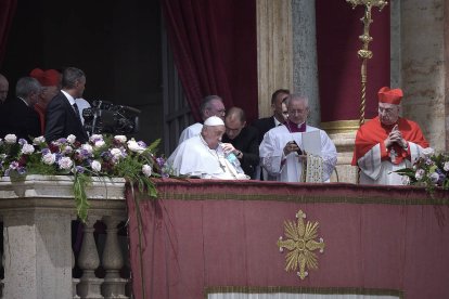 VATICAN CITY, VATICAN - APRIL 20: Pope Francis appears on the central lodge of St. Peter's Basilica to bestow the Urbi et Orbi blessing at the end of the Easter mass in St. Peter's Square at the Vatican Sunday, April 20, 2025