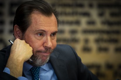 El ministro de Transportes y Movilidad Sostenible, Óscar Puente Santiago, comparece ante la Comisión del ‘caso Koldo’, en el Senado, a 24 de abril de 2025, en Madrid (España).