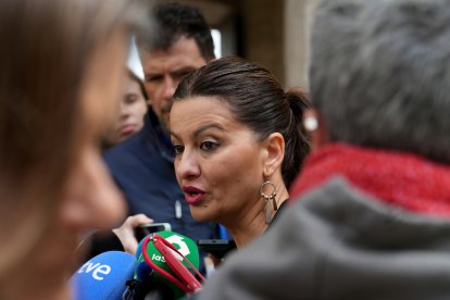 La ministra de Juventud e Infancia, Sira Rego, ofrece declaraciones a los medios tras una reunión con la delegada del Gobierno Pilar Bernabé en el Patio de la Delegación del Gobierno en la Comunitat Valenciana, a 11 de abril de 2025, en Valencia, Comunita.