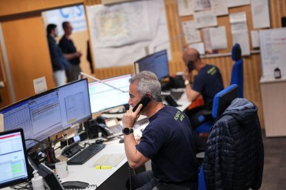 Personal de emergencias del Ayuntamiento en el Centro de Seguridad y Emergencias.