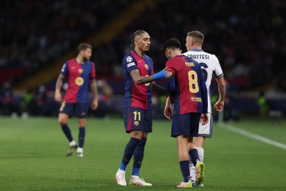 Raphinha y Pedri, en el Barcelona - Inter de Milán.