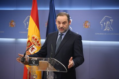 Archivo - Imagen de archivo del exministro José Luis Ábalos durante una rueda de prensa en el Congreso de los Diputados tras denunciar a la Guardia Civil ante la Fiscalía, en el Congreso de los Diputados, a 19 de diciembre de 2024, en Madrid (España).