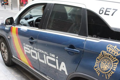 Archivo - Nota De Prensa Y Fotografia De Recurso: "La Policía Nacional Salva La Vida A Una Mujer Tras Acceder A Su Domicilio Por Un Balcón".