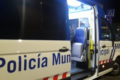 Archivo - Furgoneta de la Policía Municipal de Valladolid.