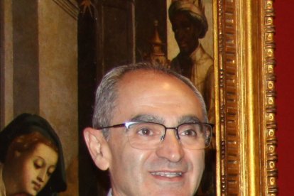 Archivo - El sacerdote Juan Román, nuevo canónigo de la Catedral de Badajoz.