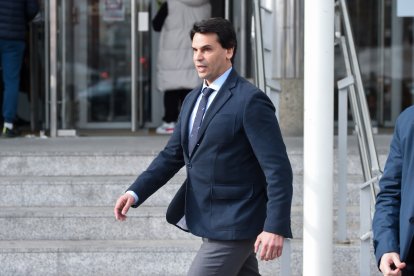 Archivo - La pareja de la presidenta de la Comunidad de Madrid, Alberto González Amador, sale de declarar a los juzgados de Plaza de Castilla, a 24 de febrero de 2025, en Madrid (España). González Amador declara ante la jueza en calidad de investigado en.