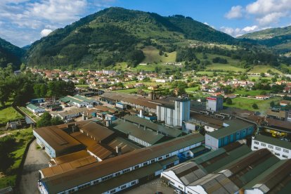 Archivo - Planta de Nissan en Los Corrales de Buelna.