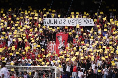 La afición del Sevilla, con una pancarta contra José María del Nido Jr.