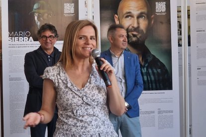Pilar Bernabé en la presentación de una exposición en la Estación del Norte.