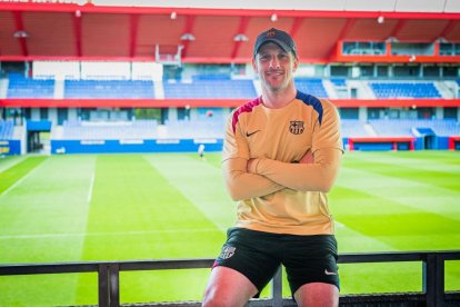El nuevo entrenador del Barça Atlètic Juliano Beletti en el Estadi Johan Cruyff.