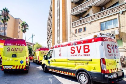 (Foto de ARCHIVO)
Ambulancias del SAMU y SVB, en una imagen de archivo.

REMITIDA / HANDOUT por GVA
Fotografía remitida a medios de comunicación exclusivamente para ilustrar la noticia a la que hace referencia la imagen, y citando la procedencia de la imagen en la firma
21/10/2021