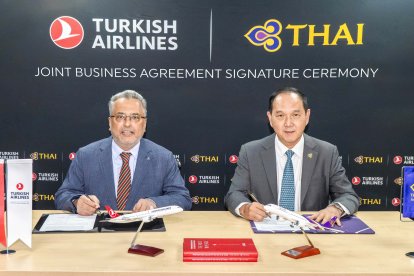 Firma del acuerdo entre Turkish Airilines y Thai.