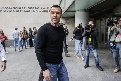 El presidente de la Diputación de Valencia, Vicente Mompó, a su llegada a declarar como testigo, en la causa que investiga la gestión de la DANA, en la Ciudad de la Justicia de Valencia, a 14 de abril de 2025,