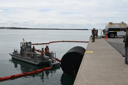 (Foto de ARCHIVO)
Lanchas repostando en la Base Naval de Rota (Cádiz).
REMITIDA / HANDOUT por LA ARMADA
09/5/2025