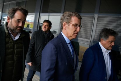 Archivo - El presidente del PP, Alberto Núñez Feijóo, en su visita a la localidad ciudadrealeña de Daimiel.