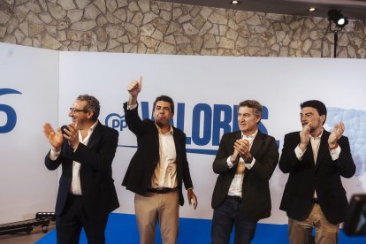 El presidente del Partido Popular, Alberto Núñez Feijóo, y el presidente del PPCV y de la Generalitat valenciana, Carlos Mazón, participan en un acto con la militancia del PP, en el Restaurante Juan XXIII, a 10 de junio de 2025, en Alicante, Comunidad Valenciana (España). La comida de la militancia del PP es organizada de forma previa a la celebración del congreso nacional de la formación, que se celebra en Madrid los días 4,5 y 6 de julio.

Roberto Plaza / Europa Press
10/6/2025