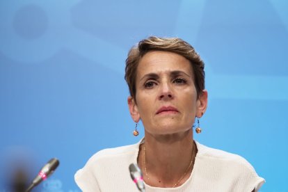 La presidenta del Gobierno de Navarra, María Chivite, rompe a llorar en la rueda de prensa tras la dimisión de Santos Cerdán.