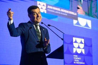 El presidente de la Junta de Andalucía, Juanma Moreno, durante el II Foro Económico y Social del Mediterráneo.