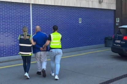 Detenido por presunto tráfico de seres humanos, explotación y agresión sexual.