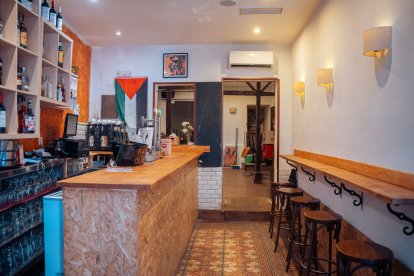 Interior de la Taberna Garibaldi propiedad de Pablo Iglesias en Lavapiés.