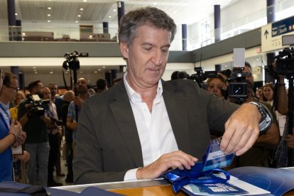 El presidente del PP, Alberto Núñez Feijóo, a su llegada al XXI Congreso Nacional del Partido Popular