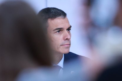 El presidente del Gobierno, Pedro Sánchez, participa en una mesa redonda en la Cumbre de la ONU. A 02 de julio de 2025, en Sevilla (Andalucía, España). Tercera jornada de la IV Conferencia Internacional sobre la Financiación para el Desarrollo de Naciones Unidas que se celebra en Sevilla hasta el 3 de julio  y que cuenta con la presencia de medio centenar de jefes de Estado y de Gobierno y líderes de organismos económicos y sociales para impulsar el multilateralismo.