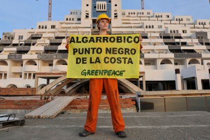 (Foto de ARCHIVO)
Algarrobico, hotel ilegal, ley de Costas, activistas, Greenpeace, playa, Almería, Cabo de Gata

REMITIDA / HANDOUT por MARIO GOMEZ/GREENPEACE
Fotografía remitida a medios de comunicación exclusivamente para ilustrar la noticia a la que hace referencia la imagen, y citando la procedencia de la imagen en la firma
11/5/2014