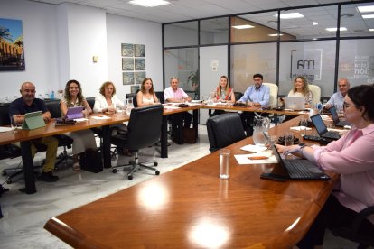 Imagen de la reunión del consejo de administración de Mercalicante celebrada el 9 de julio de 2025

REMITIDA / HANDOUT por AYUNTAMIENTO DE ALICANTE
Fotografía remitida a medios de comunicación exclusivamente para ilustrar la noticia a la que hace referencia la imagen, y citando la procedencia de la imagen en la firma
09/7/2025