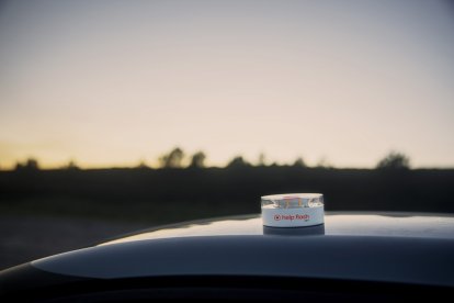 A partir del 1 de enero de 2026, los conductores en España deberán llevar obligatoriamente en sus vehículos una baliza luminosa V-16 conectada a la DGT.