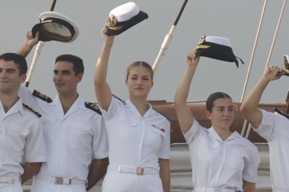 La princesa Leonor se despide del buque escuela Juan Sebastián Elcano