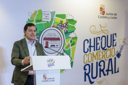 El presidente de Castilla y León, Alfonso Fernández Mañueco, durante la presentación del nuevo 'Cheque Comercio Rural' en Zamora.