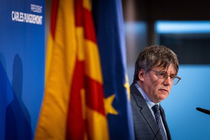 El expresidente de la Generalitat y líder de Junts, Carles Puigdemont, en una rueda de prensa en Bruselas.