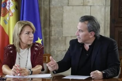 La vicepresidenta de la Generalitat Valenciana, Susana Camarero, y el presidente de Fotur, Víctor Pérez