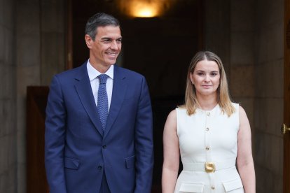 El presidente del Gobierno, Pedro Sánchez, y la presidenta de las Islas Baleares, Marga Prohens,a finales del pasado mes de julio.