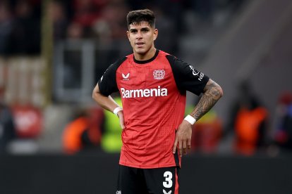 LEVERKUSEN, GERMANY - DECEMBER 10: Piero Hincapie of Bayer 04 Leverkusen looks on during the UEFA Champions League 2024/25 League Phase MD6 match between Bayer 04 Leverkusen and FC Internazionale Milano at BayArena on December 10, 2024 in Leverkusen, Germany. (Photo by Lars Baron/Getty Images)