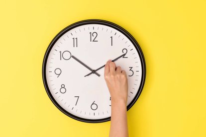 El cambio al horario de invierno en España implica atrasar el reloj una hora durante la madrugada del 26 de octubre.