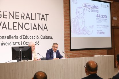 José Antonio Rovira, conseller de Educación, Cultura, Universidades y Empleo, exponiendo los números del curso escolar