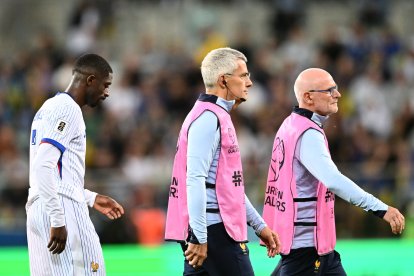 Dembélé tuvo que salir del partido contra Ucrania por lesión