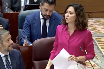 La presidenta de la Comunidad de Madrid, Isabel Díaz Ayuso, en la sesión de control a su gobierno