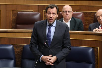 El ministro de Transportes, Óscar Puente, durante una sesión de control al Gobierno en el Congreso