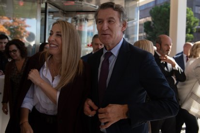 La presidenta de la Junta de Extremadura, María Guardiola, y el presidente del PP, Alberto Núñez Feijóo.