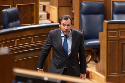 (Foto de ARCHIVO)
El ministro de Transportes y Movilidad Sostenible, Óscar Puente, durante una sesión de control al Gobierno, en el Congreso de los Diputados, a 22 de octubre de 2025, en Madrid (España). El Gobierno se enfrenta de nuevo a preguntas relacionadas con la estabilidad económica por la falta de presupuestos generales. Además, se presentan iniciativas no de ley sobre teletrabajo rural y control telemático en casos de violencia de género.

Eduardo Parra / Europa Press
22 OCTUBRE 2025;PLENO;SESIÓN PLENARIA
22/10/2025