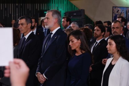 El presidente del Gobierno, Pedro Sánchez; y los reyes Felipe VI y Letizia, durante el funeral a las víctimas de la dana
