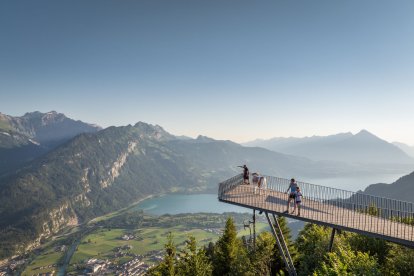 Harder Kulm, la Pasarela de los Dos Lagos, un mirador ideal para disfrutar en familia.