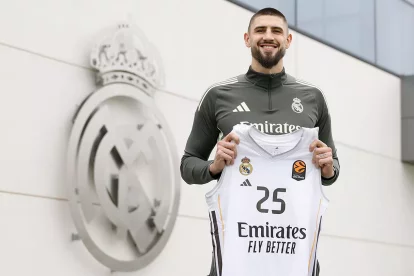 El Real Madrid presenta a Alex Len